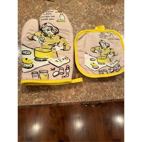 New dropping a new recipe on your a** oven glove and mitt set - Picture 1 of 3